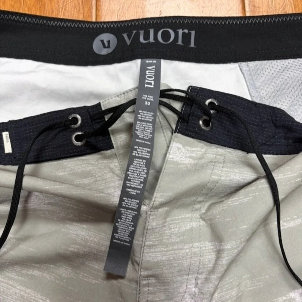 Vuori Swim Trunks Mens 30 Green Board Shorts Drawstring V374 Logo Summer Beach